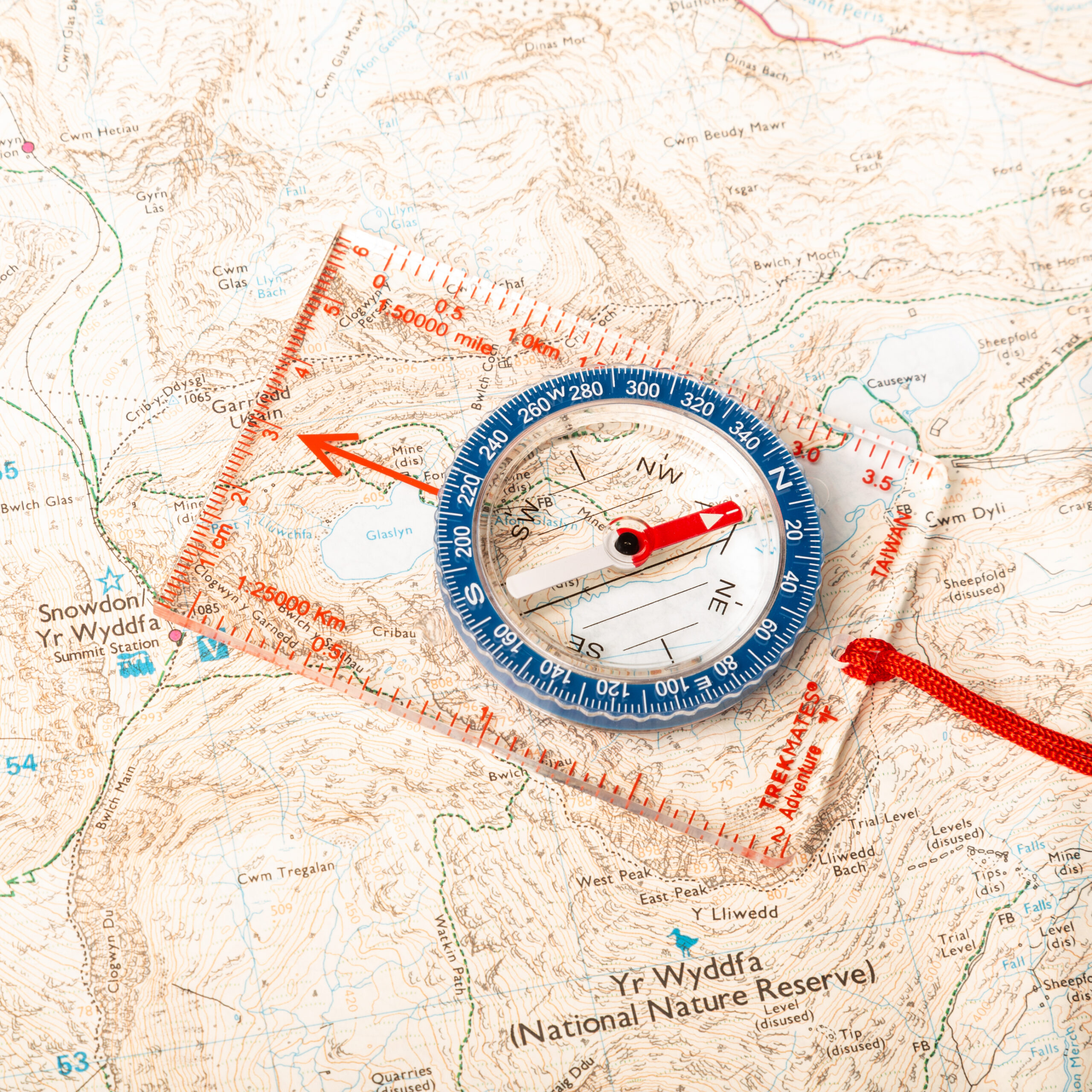 Hikehopper Trekmates Explorere compass on maps