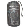 Hikehopper Trekmates Tour Poncho zwart ingepakt